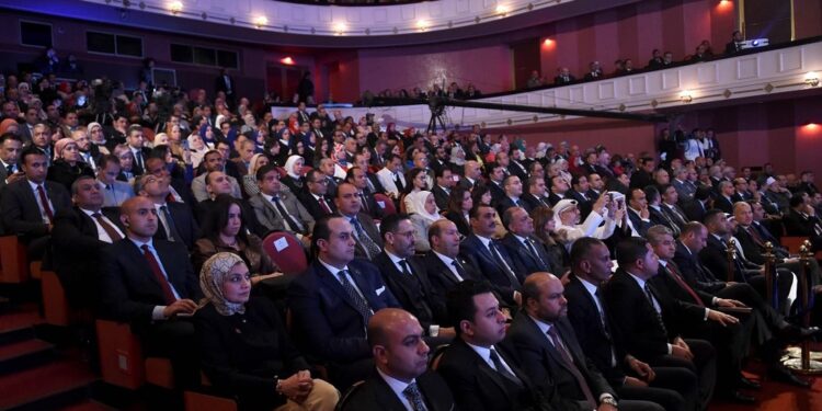 رئيس الوزراء: جائزة التميّز الحكومي تعكس حرص الدولة على تحفيز المنافسة بين العاملين بالدولة