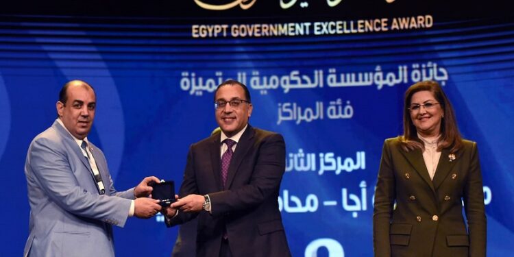رئيس الوزراء: جائزة التميّز الحكومي تعكس حرص الدولة على تحفيز المنافسة بين العاملين بالدولة