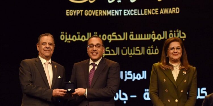 رئيس الوزراء: جائزة التميّز الحكومي تعكس حرص الدولة على تحفيز المنافسة بين العاملين بالدولة