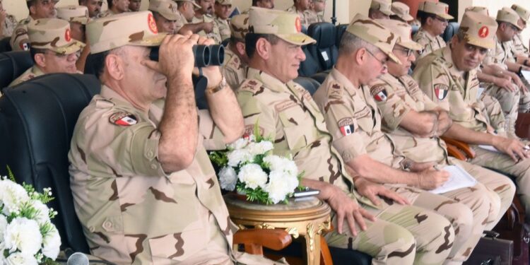 رئيس أركان حرب القوات المسلحة يشهد تنفيذ الجيش الثاني الميداني لأحد الأنشطة التدريبية