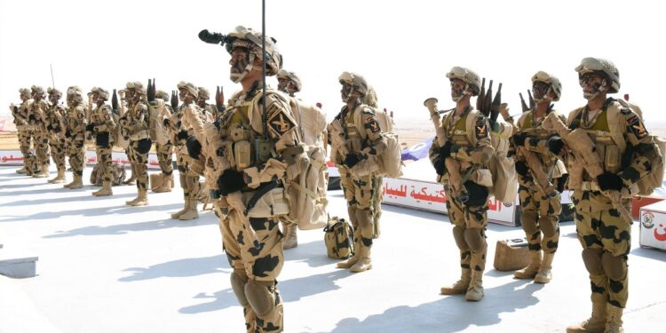 رئيس أركان حرب القوات المسلحة يشهد تنفيذ الجيش الثاني الميداني لأحد الأنشطة التدريبية