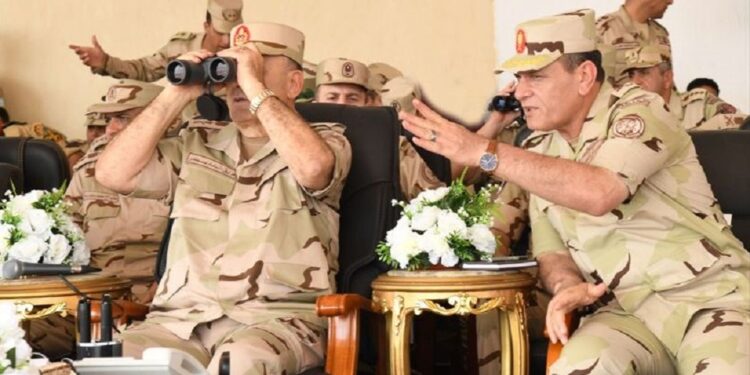 رئيس أركان حرب القوات المسلحة يشهد تنفيذ الجيش الثاني الميداني لأحد الأنشطة التدريبية