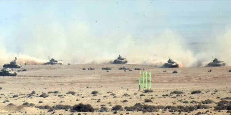 رئيس أركان حرب القوات المسلحة يشهد تنفيذ الجيش الثاني الميداني لأحد الأنشطة التدريبية