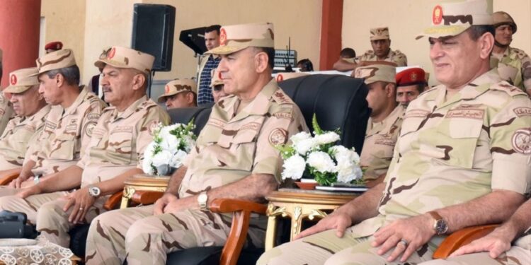 رئيس أركان حرب القوات المسلحة يشهد تنفيذ الجيش الثاني الميداني لأحد الأنشطة التدريبية