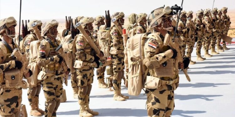 رئيس أركان حرب القوات المسلحة يشهد تنفيذ الجيش الثاني الميداني لأحد الأنشطة التدريبية