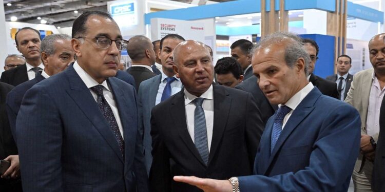 مدبولي يشهد التشغيل التجريبي للمرحلة النهائية من الخط الثالث للمترو ومونوريل شرق النيل  