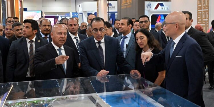 مدبولي يشهد التشغيل التجريبي للمرحلة النهائية من الخط الثالث للمترو ومونوريل شرق النيل  