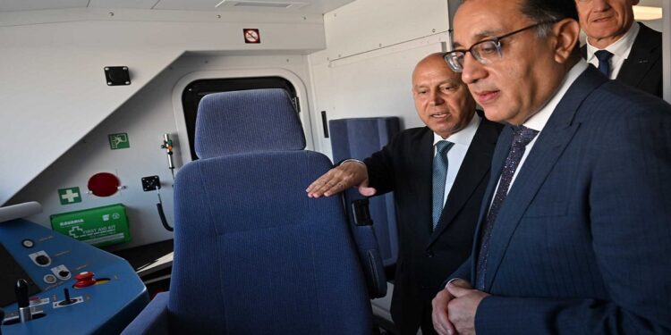 مدبولي يشهد التشغيل التجريبي للمرحلة النهائية من الخط الثالث للمترو ومونوريل شرق النيل  