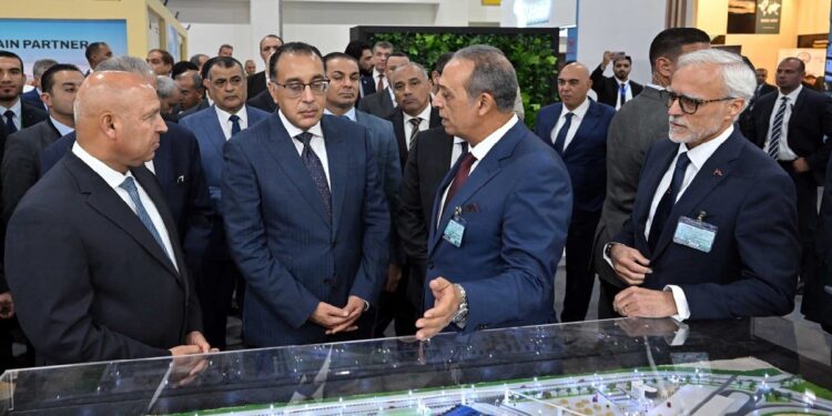 مدبولي يشهد التشغيل التجريبي للمرحلة النهائية من الخط الثالث للمترو ومونوريل شرق النيل  