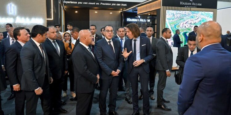 مدبولي يشهد التشغيل التجريبي للمرحلة النهائية من الخط الثالث للمترو ومونوريل شرق النيل  