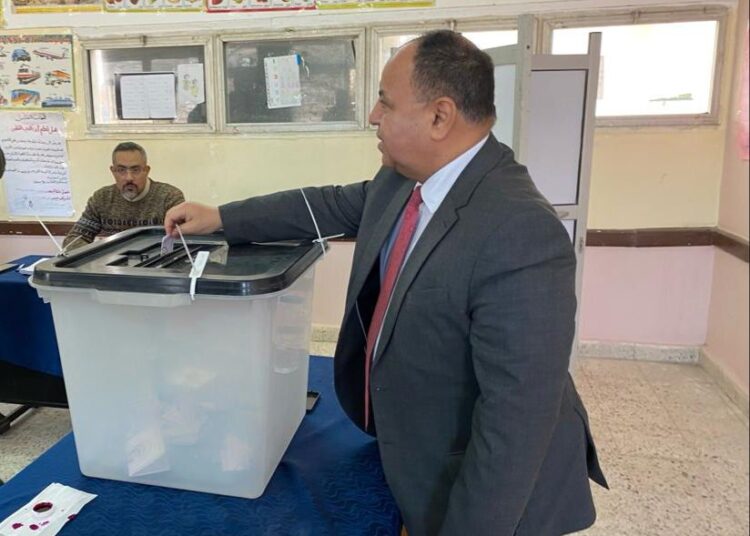وزير المالية يدلي بصوته في الانتخابات الرئاسية بالسادس من أكتوبر