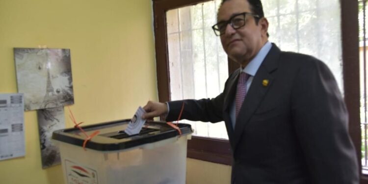 علاء عابد يدلي بصوته ويؤكد هذا الاستحقاق تحدي انتصر فيه الشعب المصري