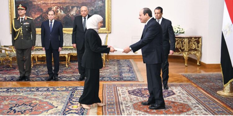 صور.. الرئيس السيسي يتسلم أوراق اعتماد عدد من السفراء الجدد لدى القاهرة
