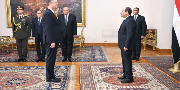 صور.. الرئيس السيسي يتسلم أوراق اعتماد عدد من السفراء الجدد لدى القاهرة