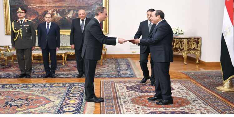 صور.. الرئيس السيسي يتسلم أوراق اعتماد عدد من السفراء الجدد لدى القاهرة
