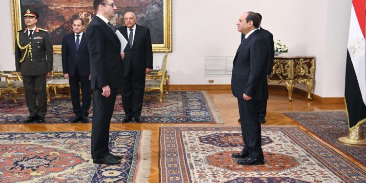 صور.. الرئيس السيسي يتسلم أوراق اعتماد عدد من السفراء الجدد لدى القاهرة