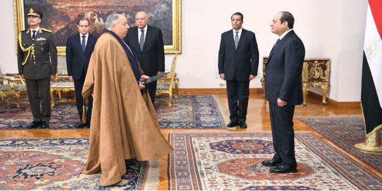 صور.. الرئيس السيسي يتسلم أوراق اعتماد عدد من السفراء الجدد لدى القاهرة