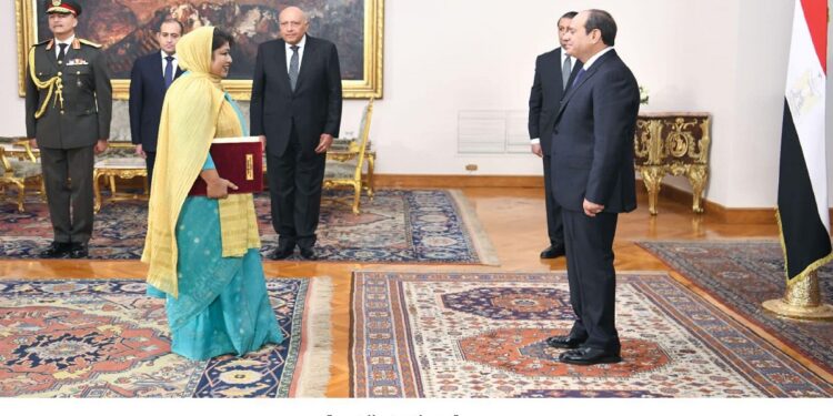 صور.. الرئيس السيسي يتسلم أوراق اعتماد عدد من السفراء الجدد لدى القاهرة