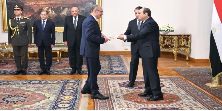 صور.. الرئيس السيسي يتسلم أوراق اعتماد عدد من السفراء الجدد لدى القاهرة