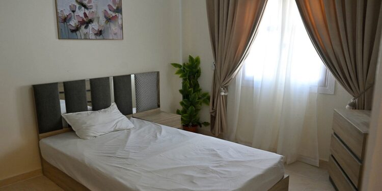 رئيس الوزراء يسلم عقود وحدات سكنية للمستفيدين بالمبادرة الرئاسية «سكن لكل المصريين»