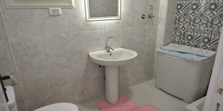 رئيس الوزراء يسلم عقود وحدات سكنية للمستفيدين بالمبادرة الرئاسية «سكن لكل المصريين»