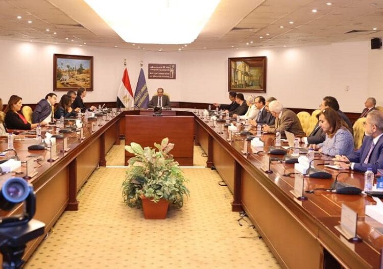 وزير الاتصالات