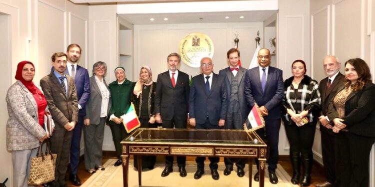 وزير التعليم يعلن تدريس اللغة الإيطالية بالمدارس الحكومية بداية من العام الجديد