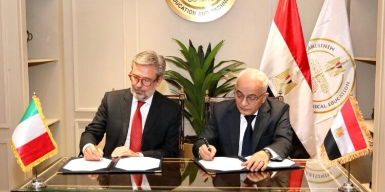 وزير التعليم يعلن تدريس اللغة الإيطالية بالمدارس الحكومية بداية من العام الجديد