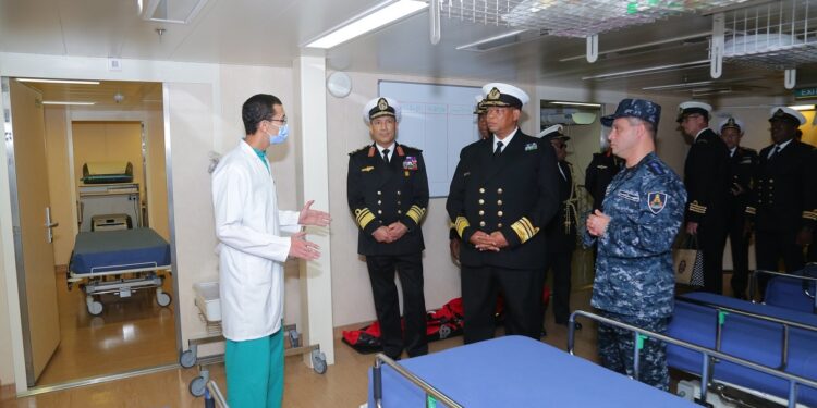 قائد القوات البحرية يلتقي نظيره الجنوب أفريقي