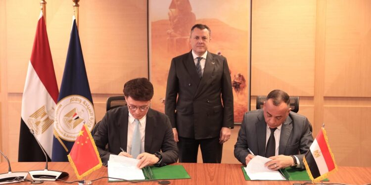 وزير السياحة يشهد توقيع بروتوكول تعاون بين المجلس الأعلى للآثار ومتحف شنغهاي بالصين