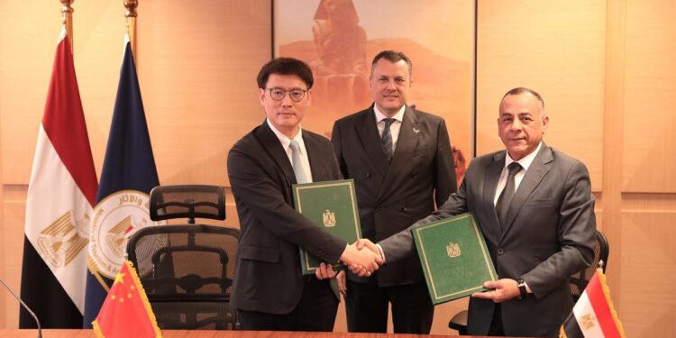 وزير السياحة يشهد توقيع بروتوكول تعاون بين المجلس الأعلى للآثار ومتحف شنغهاي بالصين