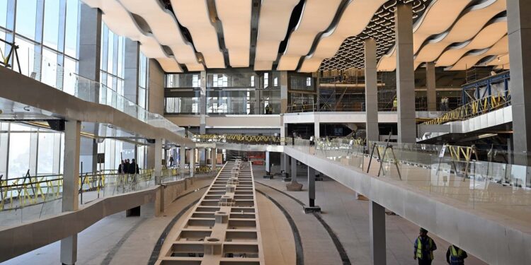 مدبولي: سعداء بقرب انتهاء مشروع المتحف المصري الكبير لنقدم للعالم تحفة فنية معمارية مبهرة