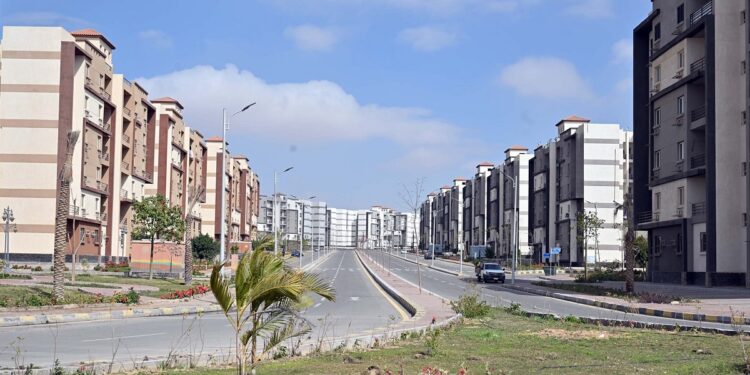 رئيس الوزراء يتفقد الوحدات السكنية بـ«زهرة العاصمة» بمدينة بدر للموظفين المنتقلين للعاصمة الإدارية