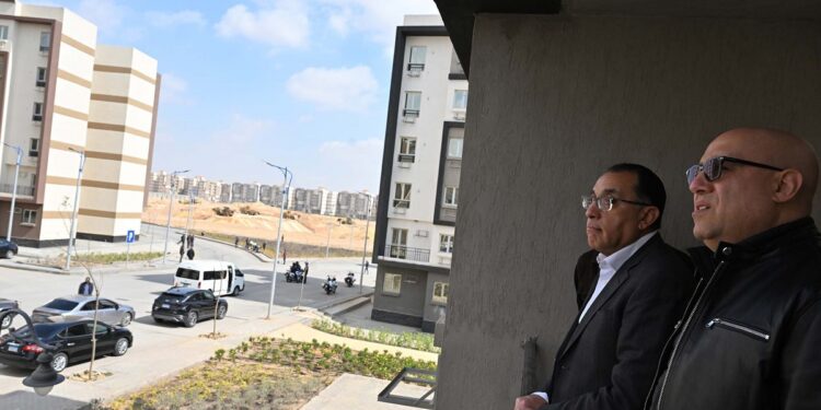 رئيس الوزراء يتفقد الوحدات السكنية بـ«زهرة العاصمة» بمدينة بدر للموظفين المنتقلين للعاصمة الإدارية