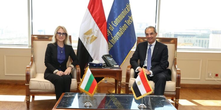 وزير الاتصالات يبحث مع وزيرة الابتكار والنمو ببلغاريا فتح آفاق للتعاون المشترك