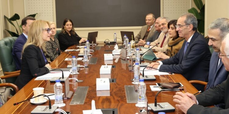 وزير الاتصالات يبحث مع وزيرة الابتكار والنمو ببلغاريا فتح آفاق للتعاون المشترك