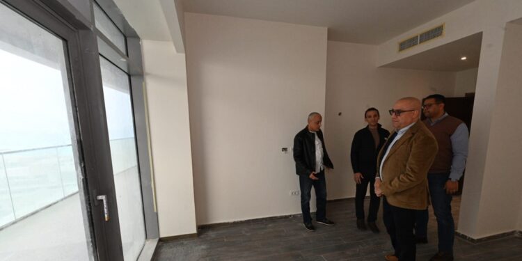 صور.. وزير الإسكان يتجول بالمنطقة الشاطئية وكمبوند «مزارين» بمدينة العلمين الجديدة