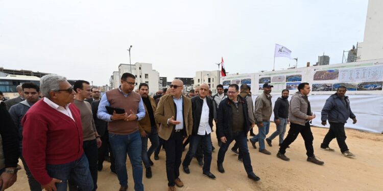 صور.. وزير الإسكان يتجول بالمنطقة الشاطئية وكمبوند «مزارين» بمدينة العلمين الجديدة