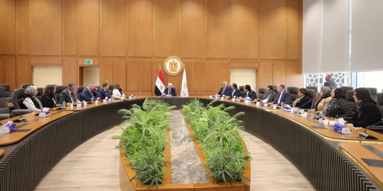 وزير التعليم العالي يشهد توقيع اتفاق تعاون بين جامعتي القاهرة «الفرع الدولي» وإيست لندن