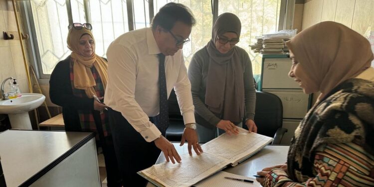 وزير الصحة يتفقد مركز طب أسرة التجمع الثالث ويوجه بصرف مكافأة للعاملين