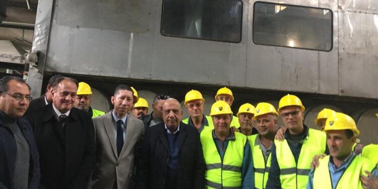 وزير قطاع الأعمال يتفقد إعادة تشغيل مصانع الحرير الصناعي وألياف البوليستر بكفر الدوار