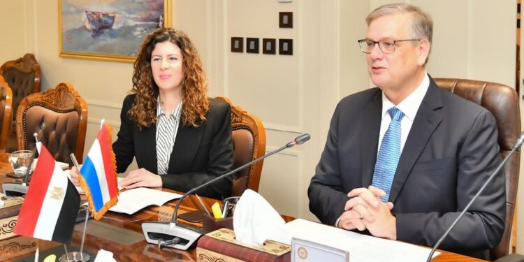 وزيرة البيئة: الأمن الغذائي والطاقة الخضراء من المجالات الواعدة للشراكة والاستثمار مع هولندا