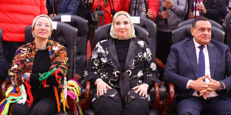 بشعار «مصر بتتكلم حرفي».. وزيرة التضامن تفتتح معرض «ديارنا للحرف اليدوية والتراثية»  