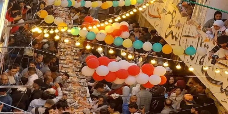 للسنة العاشرة.. إفطار المطرية يجمع 25 ألف مواطن في 7 شوارع كاملة العدد 