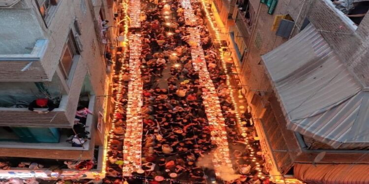 للسنة العاشرة.. إفطار المطرية يجمع 25 ألف مواطن في 7 شوارع كاملة العدد 