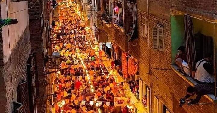 للسنة العاشرة.. إفطار المطرية يجمع 25 ألف مواطن في 7 شوارع كاملة العدد 