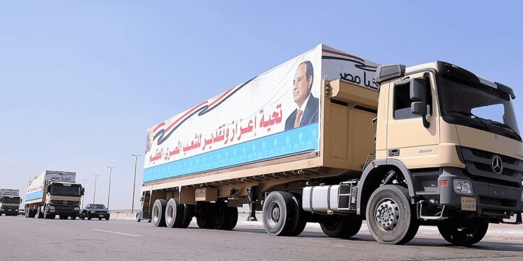 تزامنا مع شهر رمضان القوات المسلحة توزع كميات كبيرة من الحصص الغذائية بنصف الثمن 