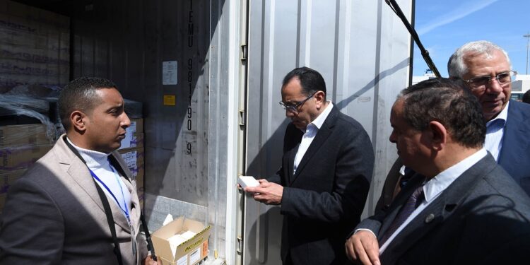 مدبولي: حريصون على سرعة نفاذ السلع للأسواق لزيادة المعروض وتحقيق التوازن في الأسعار 