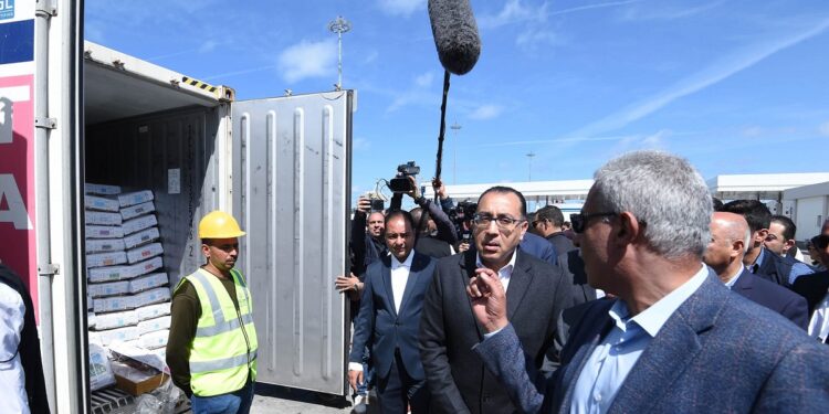 مدبولي: حريصون على سرعة نفاذ السلع للأسواق لزيادة المعروض وتحقيق التوازن في الأسعار 