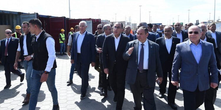 مدبولي: حريصون على سرعة نفاذ السلع للأسواق لزيادة المعروض وتحقيق التوازن في الأسعار 